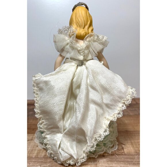 Avon Hand-Painted Porcelain Princess Figurine With Lace Dress & Pearl Tiara - Picture 3 of 4